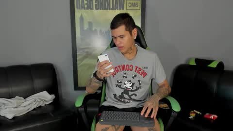 Snapshot of jamesinked_ chatting on 01.27.25 Jamesinked online show from 01.27.25