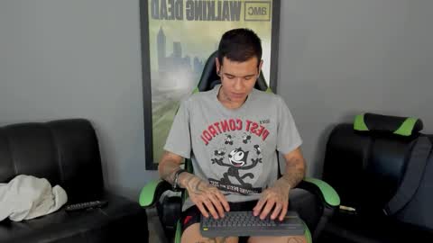 Snapshot of jamesinked_ chatting on 01.28.25 Jamesinked online show from 01.28.25