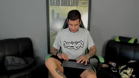Snapshot of jamesinked_ chatting on 01.31.25 Jamesinked online show from 01.31.25