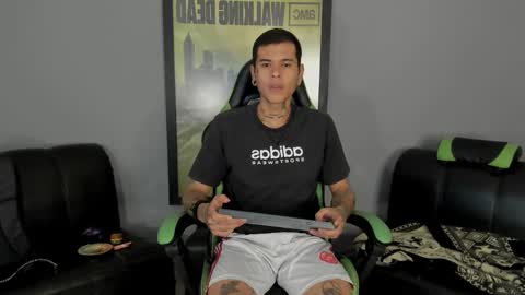 Snapshot of jamesinked_ chatting on 02.05.25 Jamesinked online show from 02.05.25