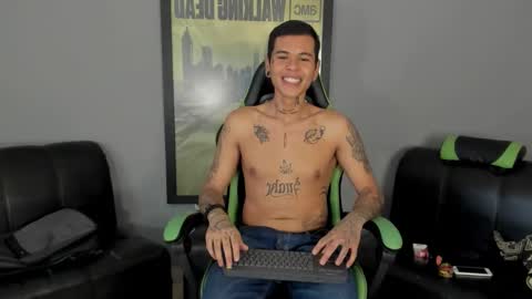 Snapshot of jamesinked_ chatting on 02.07.25 Jamesinked online show from 02.07.25