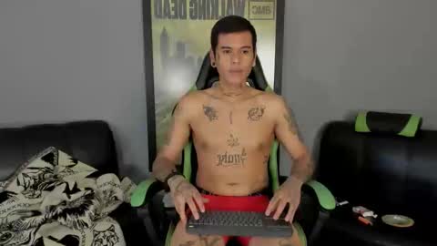 Snapshot of jamesinked_ chatting on 02.18.25 Jamesinked online show from 02.18.25