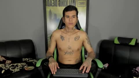 Snapshot of jamesinked_ chatting on 03.09.25 Jamesinked online show from 03.09.25