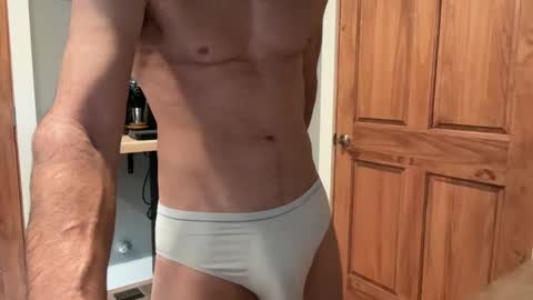 Snapshot of jameslikesyouaton chatting on 01.05.25 James likes you online show from 01.05.25