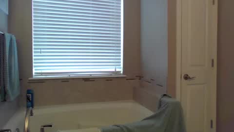 Snapshot of jamesmckendree chatting on 12.28.24 jamesmckendree online show from 12.28.24