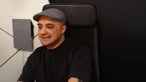 Snapshot of jamesmyersx chatting on 10.28.25 JamesMyers online show from 10.28.25