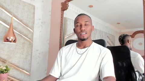 Snapshot of jamesparck chatting on 12.27.24 James online show from 12.27.24