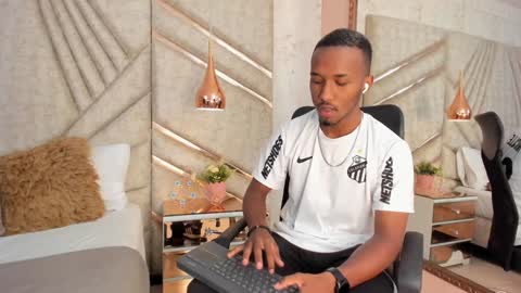 Snapshot of jamesparck chatting on 01.09.25 James online show from 01.09.25