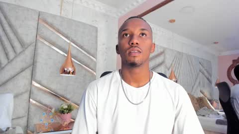 Snapshot of jamesparck chatting on 01.11.25 James online show from 01.11.25