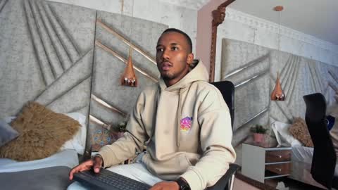 Snapshot of jamesparck chatting on 01.19.25 James online show from 01.19.25