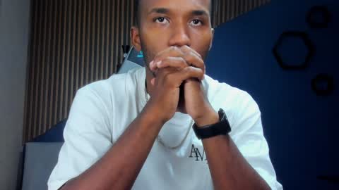 Snapshot of jamesparck chatting on 01.22.25 James online show from 01.22.25