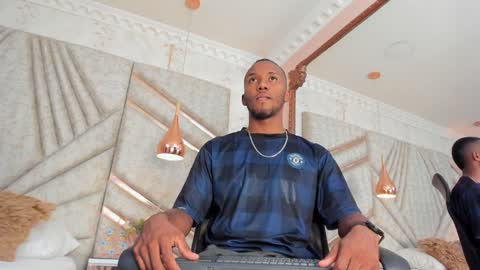 Snapshot of jamesparck chatting on 01.26.25 James online show from 01.26.25