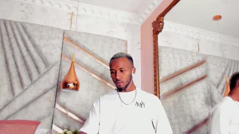 Snapshot of jamesparck chatting on 03.01.25 James online show from 03.01.25