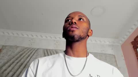 Snapshot of jamesparck chatting on 03.01.25 James online show from 03.01.25