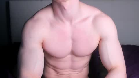 Snapshot of jamesstong chatting on 11.04.25 James Strong online show from 11.04.25