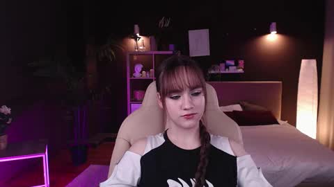 Snapshot of jamie_chung chatting on 11.04.25 jamie_chung online show from 11.04.25