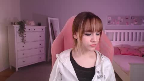 Snapshot of jamie_chung chatting on 11.07.25 jamie_chung online show from 11.07.25