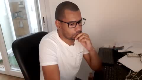 Snapshot of jamielonnas chatting on 10.02.25 Jamie Lonnas online show from 10.02.25