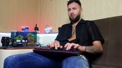 Snapshot of jamienoxus chatting on 10.02.25 Robbie online show from 10.02.25