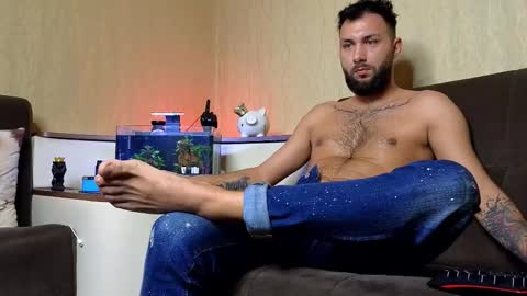 Snapshot of jamienoxus chatting on 10.03.25 Robbie online show from 10.03.25