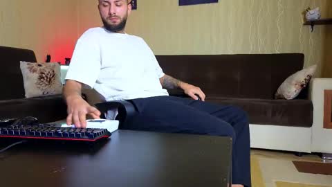 Snapshot of jamienoxus chatting on 10.18.25 Robbie online show from 10.18.25