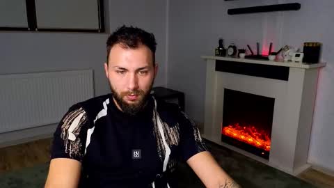 Snapshot of jamienoxus chatting on 11.12.25 Robbie online show from 11.12.25