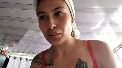 janariivera1 online show from 10.31.25