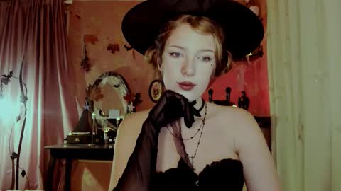 Snapshot of jane_and_star chatting on 10.30.25 Star online show from 10.30.25