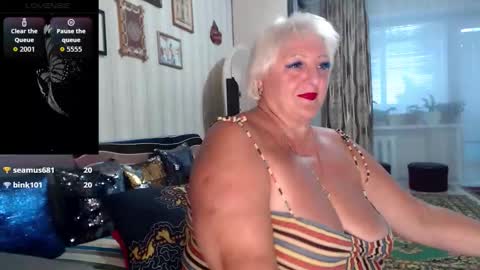 Snapshot of jane_beech chatting on 10.07.25 JaneBeech online show from 10.07.25