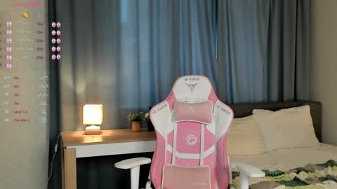 Snapshot of janetfletcher chatting on 12.20.24 janetfletcher online show from 12.20.24