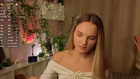 Snapshot of janewirtz chatting on 11.14.25 Hi Im Alice and here youll find something online show from 11.14.25