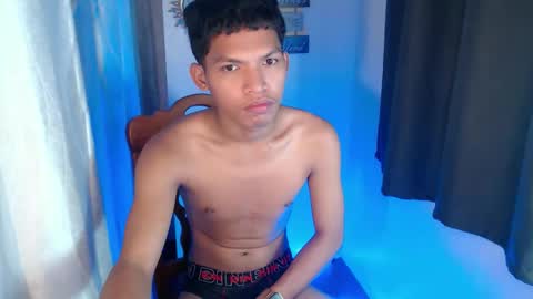 Snapshot of janlloyd04 chatting on 09.23.25 janlloyd04 online show from 09.23.25