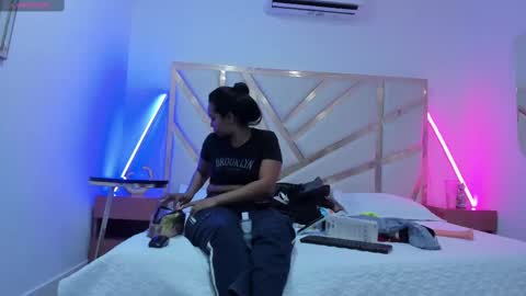 Snapshot of janna_foxx chatting on 11.03.25 Janna online show from 11.03.25