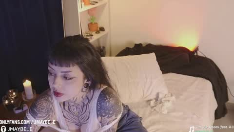 Snapshot of janne_maybe chatting on 02.19.25 jmaybe e online show from 02.19.25