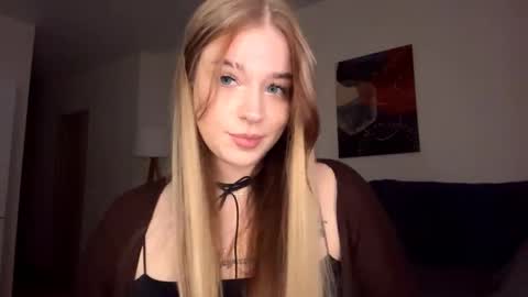 Snapshot of janniekeneipp chatting on 10.17.25 Janni online show from 10.17.25