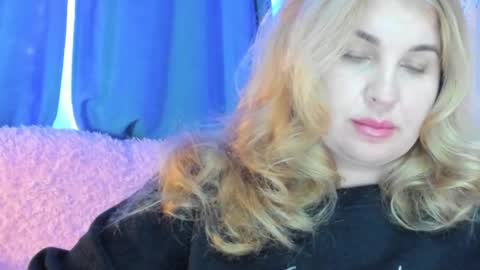 Snapshot of jansylines chatting on 02.05.25 JansyLines online show from 02.05.25