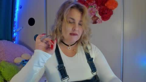 Snapshot of jansylines chatting on 09.15.25 JansyLines online show from 09.15.25