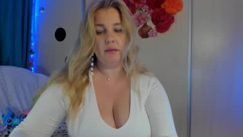 Snapshot of jansylines chatting on 09.25.25 JansyLines online show from 09.25.25