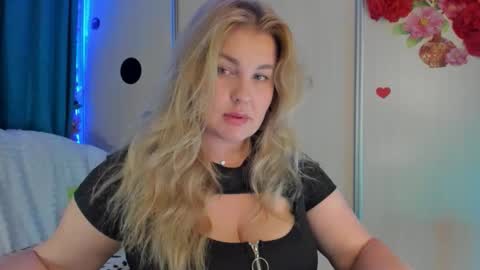 Snapshot of jansylines chatting on 09.25.25 JansyLines online show from 09.25.25