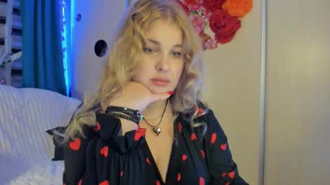 Snapshot of jansylines chatting on 10.10.25 JansyLines online show from 10.10.25