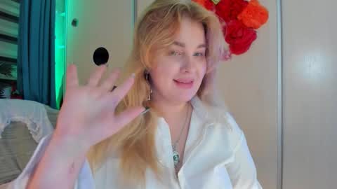 Snapshot of jansylines chatting on 10.27.25 JansyLines online show from 10.27.25