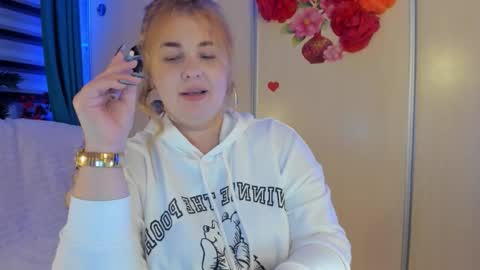 Snapshot of jansylines chatting on 10.29.25 JansyLines online show from 10.29.25