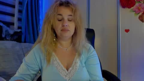 Snapshot of jansylines chatting on 11.08.25 JansyLines online show from 11.08.25