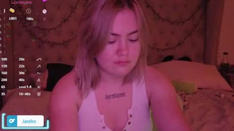 Snapshot of jarehn chatting on 09.18.25 Jaren online show from 09.18.25