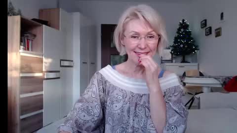 Jasmin room for people 40 online show from 12.15.24