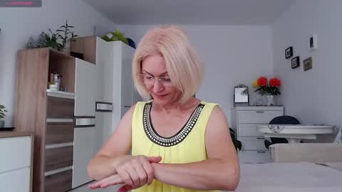 Snapshot of jasmin18v chatting on 10.05.25 Jasmin room for people 40 online show from 10.05.25