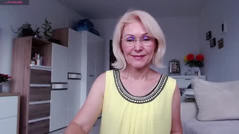 Snapshot of jasmin18v chatting on 11.09.25 Jasmin room for people 40 online show from 11.09.25