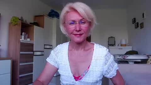 Snapshot of jasmin18v chatting on 06.02.26 Jasmin room for people 40 online show from 06.02.26