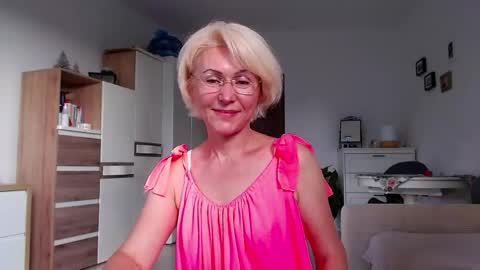 Snapshot of jasmin18v chatting on 06.04.26 Jasmin room for people 40 online show from 06.04.26