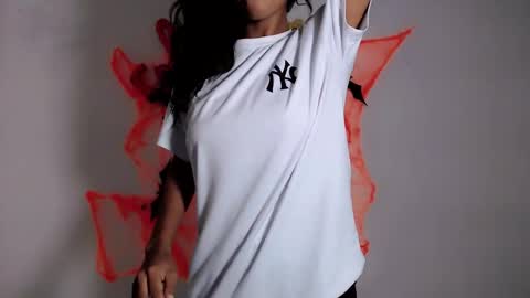 Snapshot of jasmin_brunette_ chatting on 10.08.25 Jasmin online show from 10.08.25